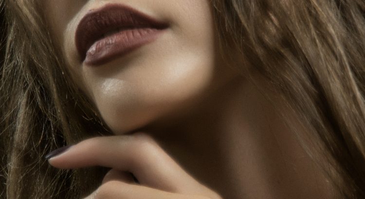 lady with plump lip from dermal fillers